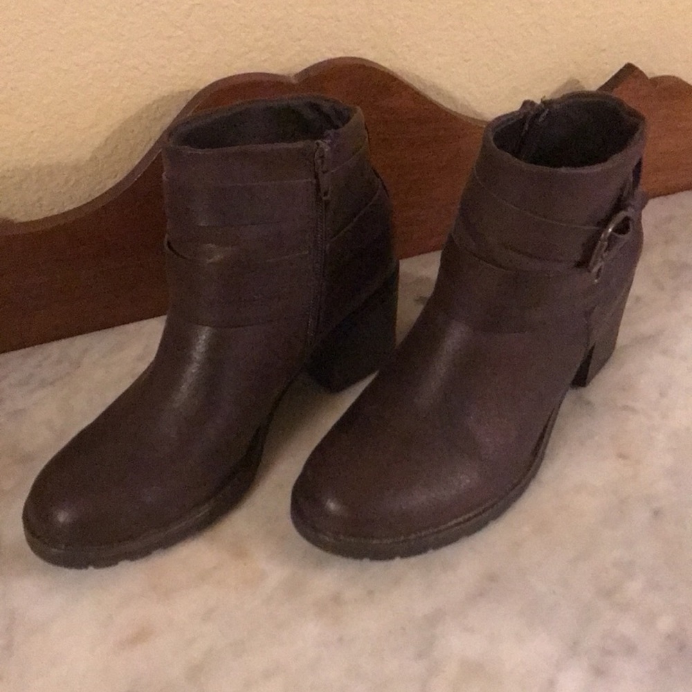Baretraps-Brown Boots-2.5 Heel-Size 9M